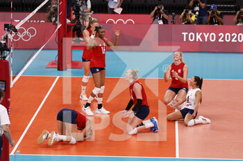 08/08/2021 - United States players celebrate during the Olympic Games Tokyo 2020, Volleyball Women's Final between USA and Brazil on August 8, 2021 at Ariake Arena in Tokyo, Japan - Photo Yuya Nagase / Photo Kishimoto / DPPI - OLYMPIC GAMES TOKYO 2020, AUGUST 08, 2021 - OLIMPIADI TOKYO 2020 - GIOCHI OLIMPICI