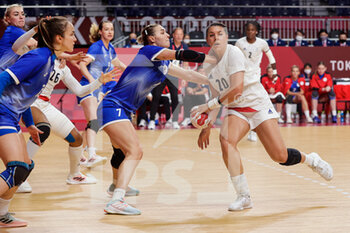 2021-08-08 - Daria Dmitrieva of Russia and Laura Flippes of France during the Olympic Games Tokyo 2020, Handball Women's Gold Medal Match between ROC and France on August 8, 2021 at Yoyogi National Stadium in Tokyo, Japan - Photo Pim Waslander / Orange Pictures / DPPI - OLYMPIC GAMES TOKYO 2020, AUGUST 08, 2021 - OLYMPIC GAMES TOKYO 2020 - OLYMPIC GAMES