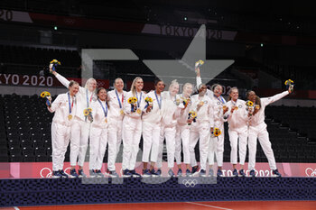 2021-08-08 - USA Team Winner Gold Medal during the Olympic Games Tokyo 2020, Volleyball Women's Medal Ceremony on August 8, 2021 at Ariake Arena in Tokyo, Japan - Photo Yuya Nagase / Photo Kishimoto / DPPI - OLYMPIC GAMES TOKYO 2020, AUGUST 08, 2021 - OLYMPIC GAMES TOKYO 2020 - OLYMPIC GAMES