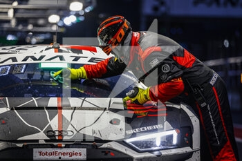 2021-07-31 - MECHANIC, MECANICIEN during the TotalEnergies 24 hours of Spa, 6th round of the 2021 Fanatec GT World Challenge Europe Powered by AWS, from July 28 to August 1, 2021 on the Circuit de Spa-Francorchamps, in Stavelot, Belgium - Photo François Flamand / DPPI - TOTALENERGIES 24 HOURS OF SPA - ENDURANCE - MOTORS