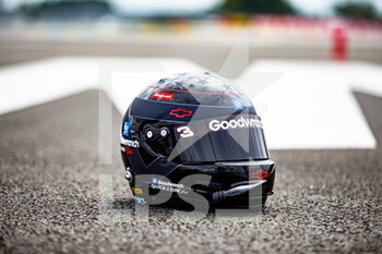 2021-08-17 - Taylor Jordan helmet, casque, (usa), Corvette Racing, Chevrolet Corvette C8.R, portraitduring the free practice and qualifying sessions of 24 Hours of Le Mans 2021, 4th round of the 2021 FIA World Endurance Championship, FIA WEC, on the Circuit de la Sarthe, from August 18 to 22, 2021 in Le Mans, France - Photo Joao Filipe / DPPI - 24 HOURS OF LE MANS 2021, 4TH ROUND OF THE 2021 FIA WORLD ENDURANCE CHAMPIONSHIP, WEC - ENDURANCE - MOTORS