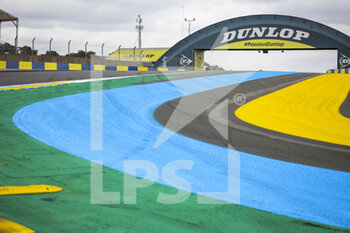 2021-08-17 - Dunlop arch during the free practice and qualifying sessions of 24 Hours of Le Mans 2021, 4th round of the 2021 FIA World Endurance Championship, FIA WEC, on the Circuit de la Sarthe, from August 18 to 22, 2021 in Le Mans, France - Photo Julien Delfosse / DPPI - 24 HOURS OF LE MANS 2021, 4TH ROUND OF THE 2021 FIA WORLD ENDURANCE CHAMPIONSHIP, WEC - ENDURANCE - MOTORS