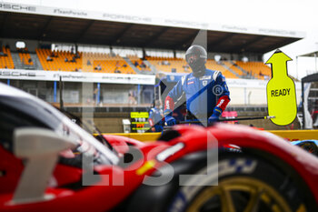 2021-08-18 - Glickenhaus mechanic, mecanicien during the free practice and qualifying sessions of 24 Hours of Le Mans 2021, 4th round of the 2021 FIA World Endurance Championship, FIA WEC, on the Circuit de la Sarthe, from August 18 to 22, 2021 in Le Mans, France - Photo Joao Filipe / DPPI - 24 HOURS OF LE MANS 2021, 4TH ROUND OF THE 2021 FIA WORLD ENDURANCE CHAMPIONSHIP, WEC - ENDURANCE - MOTORS