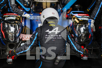 2021-08-18 - 36 Negrao André (bra), Lapierre Nicolas (fra), Vaxivière Matthieu (fra), Alpine Elf Matmut, Alpine A480 - Gibson, PIT STOP during the free practice and qualifying sessions of 24 Hours of Le Mans 2021, 4th round of the 2021 FIA World Endurance Championship, FIA WEC, on the Circuit de la Sarthe, from August 18 to 22, 2021 in Le Mans, France - Photo François Flamand / DPPI - 24 HOURS OF LE MANS 2021, 4TH ROUND OF THE 2021 FIA WORLD ENDURANCE CHAMPIONSHIP, WEC - ENDURANCE - MOTORS