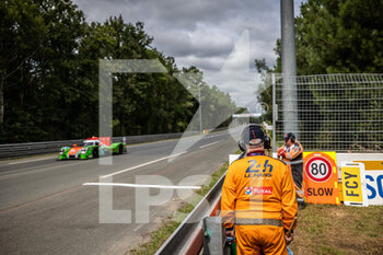 2021-08-18 - marshall, commissaire de piste during the free practice and qualifying sessions of 24 Hours of Le Mans 2021, 4th round of the 2021 FIA World Endurance Championship, FIA WEC, on the Circuit de la Sarthe, from August 18 to 22, 2021 in Le Mans, France - Photo Germain Hazard / DPPI - 24 HOURS OF LE MANS 2021, 4TH ROUND OF THE 2021 FIA WORLD ENDURANCE CHAMPIONSHIP, WEC - ENDURANCE - MOTORS