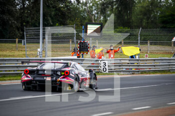 2021-08-18 - Yellow flag, drapeau during the free practice and qualifying sessions of 24 Hours of Le Mans 2021, 4th round of the 2021 FIA World Endurance Championship, FIA WEC, on the Circuit de la Sarthe, from August 18 to 22, 2021 in Le Mans, France - Photo Xavi Bonilla / DPPI - 24 HOURS OF LE MANS 2021, 4TH ROUND OF THE 2021 FIA WORLD ENDURANCE CHAMPIONSHIP, WEC - ENDURANCE - MOTORS