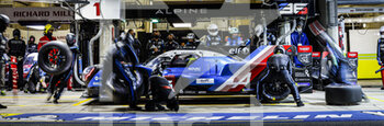 2021-08-18 - 36 Negrao André (bra), Lapierre Nicolas (fra), Vaxivière Matthieu (fra), Alpine Elf Matmut, Alpine A480 - Gibson, action PIT STOP during the free practice and qualifying sessions of 24 Hours of Le Mans 2021, 4th round of the 2021 FIA World Endurance Championship, FIA WEC, on the Circuit de la Sarthe, from August 18 to 22, 2021 in Le Mans, France - Photo François Flamand / DPPI - 24 HOURS OF LE MANS 2021, 4TH ROUND OF THE 2021 FIA WORLD ENDURANCE CHAMPIONSHIP, WEC - ENDURANCE - MOTORS