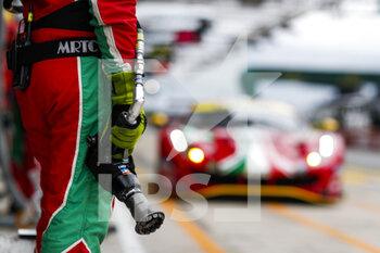 2021-08-19 - Wheel gun during the free practice and qualifying sessions of 24 Hours of Le Mans 2021, 4th round of the 2021 FIA World Endurance Championship, FIA WEC, on the Circuit de la Sarthe, from August 18 to 22, 2021 in Le Mans, France - Photo Frédéric Le Floc'h / DPPI - 24 HOURS OF LE MANS 2021, 4TH ROUND OF THE 2021 FIA WORLD ENDURANCE CHAMPIONSHIP, WEC - ENDURANCE - MOTORS