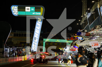 2021-08-19 - Atmosphere pit lane night during the free practice and qualifying sessions of 24 Hours of Le Mans 2021, 4th round of the 2021 FIA World Endurance Championship, FIA WEC, on the Circuit de la Sarthe, from August 18 to 22, 2021 in Le Mans, France - Photo François Flamand / DPPI - 24 HOURS OF LE MANS 2021, 4TH ROUND OF THE 2021 FIA WORLD ENDURANCE CHAMPIONSHIP, WEC - ENDURANCE - MOTORS