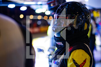 2021-08-19 - 63 Garcia Antonio (esp), Taylor Jordan (usa), Catsburg Nicky (nld), Corvette Racing, Chevrolet Corvette C8.R, action mechanic, mecanicien during the free practice and qualifying sessions of 24 Hours of Le Mans 2021, 4th round of the 2021 FIA World Endurance Championship, FIA WEC, on the Circuit de la Sarthe, from August 18 to 22, 2021 in Le Mans, France - Photo Joao Filipe / DPPI - 24 HOURS OF LE MANS 2021, 4TH ROUND OF THE 2021 FIA WORLD ENDURANCE CHAMPIONSHIP, WEC - ENDURANCE - MOTORS