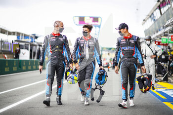 2021-08-19 - Bell Matt (gbr), Cool Racing, Ligier JS P320 - Nissan, portrait with Kruetten Niklas (ger), Cool Racing, Ligier JS P320 - Nissan and Skelton Josh (grr), Cool Racing, Ligier JS P320 - Nissan during the 2021 Road to Le Mans, 4th round of the 2021 Michelin Le Mans Cup on the Circuit des 24 Heures du Mans, from August 18 to 21, 2021 in Le Mans, France - Photo Xavi Bonilla / DPPI - 2021 ROAD TO LE MANS, 4TH ROUND OF THE 2021 MICHELIN LE MANS CUP - ENDURANCE - MOTORS