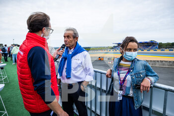 2021-08-21 - Vanina and Jacky Ickx at the TotalEnergies Hospitality during the 24 Hours of Le Mans 2021, 4th round of the 2021 FIA World Endurance Championship, FIA WEC, on the Circuit de la Sarthe, from August 21 to 22, 2021 in Le Mans, France - Photo Germain Hazard / DPPI - 24 HOURS OF LE MANS 2021, 4TH ROUND OF THE 2021 FIA WORLD ENDURANCE CHAMPIONSHIP, WEC - ENDURANCE - MOTORS