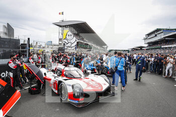 2021-08-21 - Starting grid, grille de depart, during the 24 Hours of Le Mans 2021, 4th round of the 2021 FIA World Endurance Championship, FIA WEC, on the Circuit de la Sarthe, from August 21 to 22, 2021 in Le Mans, France - Photo Frédéric Le Floc'h / DPPI - 24 HOURS OF LE MANS 2021, 4TH ROUND OF THE 2021 FIA WORLD ENDURANCE CHAMPIONSHIP, WEC - ENDURANCE - MOTORS