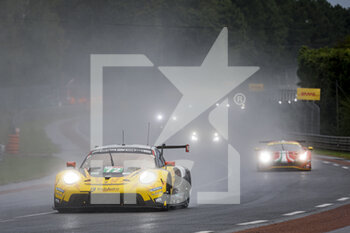 2021-08-21 - 72 Dries Vanthoor (bel), Martin Maxime (bel), Parente Alvaro (prt), HubAuto Racing, Porsche 911 RSR - 19, action during the 24 Hours of Le Mans 2021, 4th round of the 2021 FIA World Endurance Championship, FIA WEC, on the Circuit de la Sarthe, from August 21 to 22, 2021 in Le Mans, France - Photo François Flamand / DPPI - 24 HOURS OF LE MANS 2021, 4TH ROUND OF THE 2021 FIA WORLD ENDURANCE CHAMPIONSHIP, WEC - ENDURANCE - MOTORS