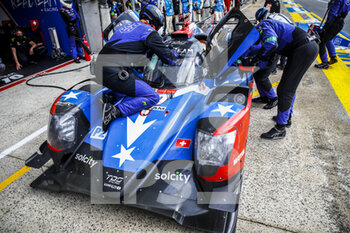 2021-08-21 - 70 Garcia Esteban (che), Duval Loic (fra), Nato Norman (fra), Realteam Racing, Oreca 07 - Gibson, action, pit stop during the 24 Hours of Le Mans 2021, 4th round of the 2021 FIA World Endurance Championship, FIA WEC, on the Circuit de la Sarthe, from August 21 to 22, 2021 in Le Mans, France - Photo Xavi Bonilla / DPPI - 24 HOURS OF LE MANS 2021, 4TH ROUND OF THE 2021 FIA WORLD ENDURANCE CHAMPIONSHIP, WEC - ENDURANCE - MOTORS