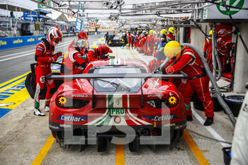 2021-08-21 - 51 Pier Guidi Alessandro (ita), Calado James (gbr), Ledogar Come (fra), AF Corse, Ferrari 488 GTE Evo, action, pit stop during the 24 Hours of Le Mans 2021, 4th round of the 2021 FIA World Endurance Championship, FIA WEC, on the Circuit de la Sarthe, from August 21 to 22, 2021 in Le Mans, France - Photo Xavi Bonilla / DPPI - 24 HOURS OF LE MANS 2021, 4TH ROUND OF THE 2021 FIA WORLD ENDURANCE CHAMPIONSHIP, WEC - ENDURANCE - MOTORS
