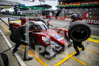 2021-08-21 - 01 Calderon Tatiana (col), Floersch Sophia (ger), Visser Beitske (nld), Richard Mille Racing Team, Oreca 07 - Gibson, action, pit stop during the 24 Hours of Le Mans 2021, 4th round of the 2021 FIA World Endurance Championship, FIA WEC, on the Circuit de la Sarthe, from August 21 to 22, 2021 in Le Mans, France - Photo Xavi Bonilla / DPPI - 24 HOURS OF LE MANS 2021, 4TH ROUND OF THE 2021 FIA WORLD ENDURANCE CHAMPIONSHIP, WEC - ENDURANCE - MOTORS