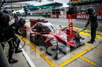 2021-08-21 - 01 Calderon Tatiana (col), Floersch Sophia (ger), Visser Beitske (nld), Richard Mille Racing Team, Oreca 07 - Gibson, action, pit stop during the 24 Hours of Le Mans 2021, 4th round of the 2021 FIA World Endurance Championship, FIA WEC, on the Circuit de la Sarthe, from August 21 to 22, 2021 in Le Mans, France - Photo Xavi Bonilla / DPPI - 24 HOURS OF LE MANS 2021, 4TH ROUND OF THE 2021 FIA WORLD ENDURANCE CHAMPIONSHIP, WEC - ENDURANCE - MOTORS