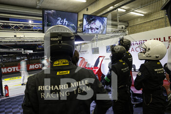 2021-08-21 - MECHANIC, MECANICIEN during the 24 Hours of Le Mans 2021, 4th round of the 2021 FIA World Endurance Championship, FIA WEC, on the Circuit de la Sarthe, from August 21 to 22, 2021 in Le Mans, France - Photo François Flamand / DPPI - 24 HOURS OF LE MANS 2021, 4TH ROUND OF THE 2021 FIA WORLD ENDURANCE CHAMPIONSHIP, WEC - ENDURANCE - MOTORS