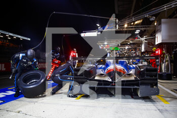 2021-08-21 - 36 Negrao André (bra), Lapierre Nicolas (fra), Vaxivière Matthieu (fra), Alpine Elf Matmut, Alpine A480 - Gibson, pit stop during the 24 Hours of Le Mans 2021, 4th round of the 2021 FIA World Endurance Championship, FIA WEC, on the Circuit de la Sarthe, from August 21 to 22, 2021 in Le Mans, France - Photo Xavi Bonilla / DPPI - 24 HOURS OF LE MANS 2021, 4TH ROUND OF THE 2021 FIA WORLD ENDURANCE CHAMPIONSHIP, WEC - ENDURANCE - MOTORS