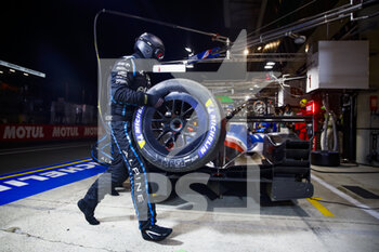 2021-08-21 - 36 Negrao André (bra), Lapierre Nicolas (fra), Vaxivière Matthieu (fra), Alpine Elf Matmut, Alpine A480 - Gibson, pit stop during the 24 Hours of Le Mans 2021, 4th round of the 2021 FIA World Endurance Championship, FIA WEC, on the Circuit de la Sarthe, from August 21 to 22, 2021 in Le Mans, France - Photo Xavi Bonilla / DPPI - 24 HOURS OF LE MANS 2021, 4TH ROUND OF THE 2021 FIA WORLD ENDURANCE CHAMPIONSHIP, WEC - ENDURANCE - MOTORS