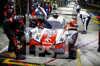 2021-08-21 - 41 Kubica Robert (pol), Deletraz Louis (swi), Ye Yifei (chn), Team WRT, Oreca 07 - Gibson, pit stop during the 24 Hours of Le Mans 2021, 4th round of the 2021 FIA World Endurance Championship, FIA WEC, on the Circuit de la Sarthe, from August 21 to 22, 2021 in Le Mans, France - Photo Xavi Bonilla / DPPI - 24 HOURS OF LE MANS 2021, 4TH ROUND OF THE 2021 FIA WORLD ENDURANCE CHAMPIONSHIP, WEC - ENDURANCE - MOTORS