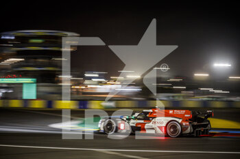 2021-08-21 - 08 Buemi Sébastien (swi), Nakajima Kazuki (jpn), Hartley Brendon (nzl), Toyota Gazoo Racing, Toyota GR010 - Hybrid, action during the 24 Hours of Le Mans 2021, 4th round of the 2021 FIA World Endurance Championship, FIA WEC, on the Circuit de la Sarthe, from August 21 to 22, 2021 in Le Mans, France - Photo Frédéric Le Floc'h / DPPI - 24 HOURS OF LE MANS 2021, 4TH ROUND OF THE 2021 FIA WORLD ENDURANCE CHAMPIONSHIP, WEC - ENDURANCE - MOTORS