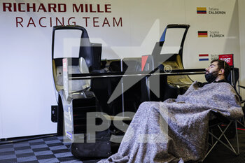 2021-08-21 - MECHANIC, MECANICIEN during the 24 Hours of Le Mans 2021, 4th round of the 2021 FIA World Endurance Championship, FIA WEC, on the Circuit de la Sarthe, from August 21 to 22, 2021 in Le Mans, France - Photo François Flamand / DPPI - 24 HOURS OF LE MANS 2021, 4TH ROUND OF THE 2021 FIA WORLD ENDURANCE CHAMPIONSHIP, WEC - ENDURANCE - MOTORS