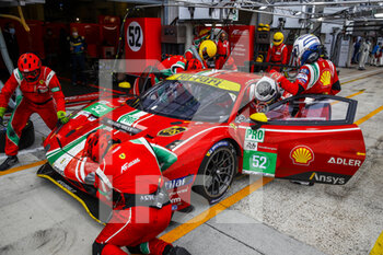 2021-08-22 - 52 Serra Daniel (bra), Molina Miguel (esp), Bird Sam (gbr), AF Corse, Ferrari 488 GTE Evo, action, pit stop during the 24 Hours of Le Mans 2021, 4th round of the 2021 FIA World Endurance Championship, FIA WEC, on the Circuit de la Sarthe, from August 21 to 22, 2021 in Le Mans, France - Photo Xavi Bonilla / DPPI - 24 HOURS OF LE MANS 2021, 4TH ROUND OF THE 2021 FIA WORLD ENDURANCE CHAMPIONSHIP, WEC - ENDURANCE - MOTORS