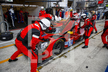 2021-08-22 - 82 Cullen Ryan (irl), Jarvis Oliver (gbr), Nasr Felipe (bra), Risi Competizione, Oreca 07 - Gibsonn action, pit stop during the 24 Hours of Le Mans 2021, 4th round of the 2021 FIA World Endurance Championship, FIA WEC, on the Circuit de la Sarthe, from August 21 to 22, 2021 in Le Mans, France - Photo Xavi Bonilla / DPPI - 24 HOURS OF LE MANS 2021, 4TH ROUND OF THE 2021 FIA WORLD ENDURANCE CHAMPIONSHIP, WEC - ENDURANCE - MOTORS