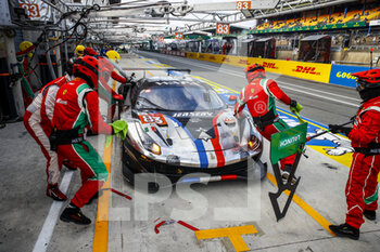 2021-08-22 - 83 Perrodo François (fra), Nielsen Nicklas (dnk), Rovera Alessio (ita), AF Corse, Ferrari 488 GTE Evo, action, pit stop during the 24 Hours of Le Mans 2021, 4th round of the 2021 FIA World Endurance Championship, FIA WEC, on the Circuit de la Sarthe, from August 21 to 22, 2021 in Le Mans, France - Photo Xavi Bonilla / DPPI - 24 HOURS OF LE MANS 2021, 4TH ROUND OF THE 2021 FIA WORLD ENDURANCE CHAMPIONSHIP, WEC - ENDURANCE - MOTORS
