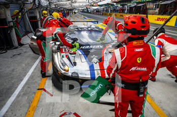 2021-08-22 - 83 Perrodo François (fra), Nielsen Nicklas (dnk), Rovera Alessio (ita), AF Corse, Ferrari 488 GTE Evo, action, pit stop during the 24 Hours of Le Mans 2021, 4th round of the 2021 FIA World Endurance Championship, FIA WEC, on the Circuit de la Sarthe, from August 21 to 22, 2021 in Le Mans, France - Photo Xavi Bonilla / DPPI - 24 HOURS OF LE MANS 2021, 4TH ROUND OF THE 2021 FIA WORLD ENDURANCE CHAMPIONSHIP, WEC - ENDURANCE - MOTORS