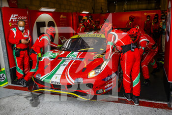 2021-08-22 - 52 Serra Daniel (bra), Molina Miguel (esp), Bird Sam (gbr), AF Corse, Ferrari 488 GTE Evo, action, post stop, tyre puncture during the 24 Hours of Le Mans 2021, 4th round of the 2021 FIA World Endurance Championship, FIA WEC, on the Circuit de la Sarthe, from August 21 to 22, 2021 in Le Mans, France - Photo Xavi Bonilla / DPPI - 24 HOURS OF LE MANS 2021, 4TH ROUND OF THE 2021 FIA WORLD ENDURANCE CHAMPIONSHIP, WEC - ENDURANCE - MOTORS