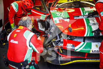 2021-08-22 - 52 Serra Daniel (bra), Molina Miguel (esp), Bird Sam (gbr), AF Corse, Ferrari 488 GTE Evo, action, post stop, tyre puncture during the 24 Hours of Le Mans 2021, 4th round of the 2021 FIA World Endurance Championship, FIA WEC, on the Circuit de la Sarthe, from August 21 to 22, 2021 in Le Mans, France - Photo Xavi Bonilla / DPPI - 24 HOURS OF LE MANS 2021, 4TH ROUND OF THE 2021 FIA WORLD ENDURANCE CHAMPIONSHIP, WEC - ENDURANCE - MOTORS
