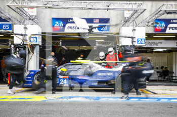 2021-08-22 - 24 Kelly Patrick (usa), Aubry Gabriel (fra), Trummer Simon (che), PR1 Motorsports, Oreca 07 - Gibson, action, pit stop during the 24 Hours of Le Mans 2021, 4th round of the 2021 FIA World Endurance Championship, FIA WEC, on the Circuit de la Sarthe, from August 21 to 22, 2021 in Le Mans, France - Photo Xavi Bonilla / DPPI - 24 HOURS OF LE MANS 2021, 4TH ROUND OF THE 2021 FIA WORLD ENDURANCE CHAMPIONSHIP, WEC - ENDURANCE - MOTORS