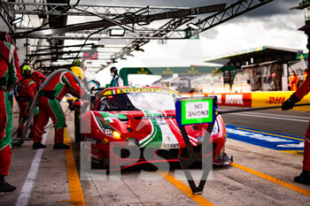 2021-08-22 - 51 Pier Guidi Alessandro (ita), Calado James (gbr), Ledogar Come (fra), AF Corse, Ferrari 488 GTE Evo, action pitlane, during the 24 Hours of Le Mans 2021, 4th round of the 2021 FIA World Endurance Championship, FIA WEC, on the Circuit de la Sarthe, from August 21 to 22, 2021 in Le Mans, France - Photo Joao Filipe / DPPI - 24 HOURS OF LE MANS 2021, 4TH ROUND OF THE 2021 FIA WORLD ENDURANCE CHAMPIONSHIP, WEC - ENDURANCE - MOTORS