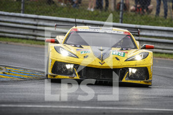 2021-08-22 - 63 Garcia Antonio (esp), Taylor Jordan (usa), Catsburg Nicky (nld), Corvette Racing, Chevrolet Corvette C8.R, action during the 24 Hours of Le Mans 2021, 4th round of the 2021 FIA World Endurance Championship, FIA WEC, on the Circuit de la Sarthe, from August 21 to 22, 2021 in Le Mans, France - Photo Xavi Bonilla / DPPI - 24 HOURS OF LE MANS 2021, 4TH ROUND OF THE 2021 FIA WORLD ENDURANCE CHAMPIONSHIP, WEC - ENDURANCE - MOTORS