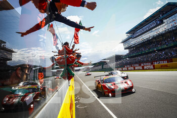 2021-08-22 - 51 Pier Guidi Alessandro (ita), Calado James (gbr), Ledogar Come (fra), AF Corse, Ferrari 488 GTE Evo, action, winner, finish line during the 24 Hours of Le Mans 2021, 4th round of the 2021 FIA World Endurance Championship, FIA WEC, on the Circuit de la Sarthe, from August 21 to 22, 2021 in Le Mans, France - Photo Xavi Bonilla / DPPI - 24 HOURS OF LE MANS 2021, 4TH ROUND OF THE 2021 FIA WORLD ENDURANCE CHAMPIONSHIP, WEC - ENDURANCE - MOTORS