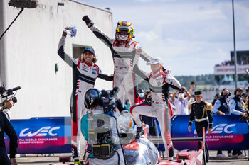 2021-08-22 - 31 Frijns Robin (nld), Habsburg-Lothringen Ferdinand (aut), Milesi Charles (fra), Team WRT, Oreca 07 - Gibson, podium during the 24 Hours of Le Mans 2021, 4th round of the 2021 FIA World Endurance Championship, FIA WEC, on the Circuit de la Sarthe, from August 21 to 22, 2021 in Le Mans, France - Photo Germain Hazard / DPPI - 24 HOURS OF LE MANS 2021, 4TH ROUND OF THE 2021 FIA WORLD ENDURANCE CHAMPIONSHIP, WEC - ENDURANCE - MOTORS
