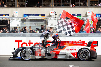 2021-08-22 - 07 Conway Mike (gbr), Kobayashi Kamui (jpn), Lopez Jose Maria (arg), Toyota Gazoo Racing, Toyota GR010 - Hybrid, action checkered flag during the 24 Hours of Le Mans 2021, 4th round of the 2021 FIA World Endurance Championship, FIA WEC, on the Circuit de la Sarthe, from August 21 to 22, 2021 in Le Mans, France - Photo Joao Filipe / DPPI - 24 HOURS OF LE MANS 2021, 4TH ROUND OF THE 2021 FIA WORLD ENDURANCE CHAMPIONSHIP, WEC - ENDURANCE - MOTORS