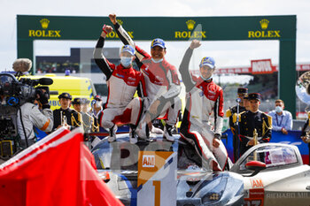 2021-08-22 - 83 Perrodo François (fra), Nielsen Nicklas (dnk), Rovera Alessio (ita), AF Corse, Ferrari 488 GTE Evo, celebrates their win during the 24 Hours of Le Mans 2021, 4th round of the 2021 FIA World Endurance Championship, FIA WEC, on the Circuit de la Sarthe, from August 21 to 22, 2021 in Le Mans, France - Photo Frédéric Le Floc'h / DPPI - 24 HOURS OF LE MANS 2021, 4TH ROUND OF THE 2021 FIA WORLD ENDURANCE CHAMPIONSHIP, WEC - ENDURANCE - MOTORS