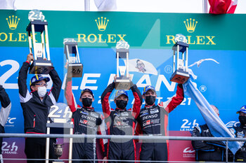 2021-08-22 - 07 Conway Mike (gbr), Kobayashi Kamui (jpn), Lopez Jose Maria (arg), Toyota Gazoo Racing, Toyota GR010 - Hybrid, podium during the 24 Hours of Le Mans 2021, 4th round of the 2021 FIA World Endurance Championship, FIA WEC, on the Circuit de la Sarthe, from August 21 to 22, 2021 in Le Mans, France - Photo Germain Hazard / DPPI - 24 HOURS OF LE MANS 2021, 4TH ROUND OF THE 2021 FIA WORLD ENDURANCE CHAMPIONSHIP, WEC - ENDURANCE - MOTORS