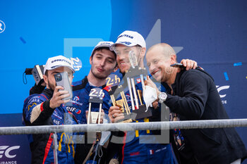 2021-08-22 - 36 Negrao André (bra), Lapierre Nicolas (fra), Vaxivière Matthieu (fra), Alpine Elf Matmut, Alpine A480 - Gibson, podium during the 24 Hours of Le Mans 2021, 4th round of the 2021 FIA World Endurance Championship, FIA WEC, on the Circuit de la Sarthe, from August 21 to 22, 2021 in Le Mans, France - Photo Germain Hazard / DPPI - 24 HOURS OF LE MANS 2021, 4TH ROUND OF THE 2021 FIA WORLD ENDURANCE CHAMPIONSHIP, WEC - ENDURANCE - MOTORS