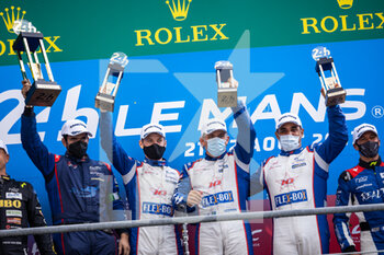 2021-08-22 - 21 Hedman Henrik (swe), Montoya Juan-Pablo (col), Hanley Ben (gbr), Dragonspeed USA, Oreca 07 - Gibson, podium during the 24 Hours of Le Mans 2021, 4th round of the 2021 FIA World Endurance Championship, FIA WEC, on the Circuit de la Sarthe, from August 21 to 22, 2021 in Le Mans, France - Photo Germain Hazard / DPPI - 24 HOURS OF LE MANS 2021, 4TH ROUND OF THE 2021 FIA WORLD ENDURANCE CHAMPIONSHIP, WEC - ENDURANCE - MOTORS