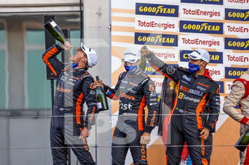 2021-10-24 - 25 Falb John (usa), Andrade Rui (prt), Menezes Gustavo (usa), G-Drive Racing, Aurus 01 - Gibson, portrait podium during the 2021 4 Hours of Portimao, 5th round of the 2021 European Le Mans Series, from October 21 to 24, 2021 on the Algarve International Circuit, in Portimao, Portugal - 2021 4 HOURS OF PORTIMAO, 5TH ROUND OF THE 2021 EUROPEAN LE MANS SERIES - ENDURANCE - MOTORS