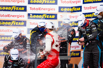 2021-10-24 - 29 Lahaye Matthieu (fra), Lahaye Jean-Baptiste (fra), Giraudi Gianluca (ita), Ultimate, Oreca 07 - Gibson, podium during the 2021 4 Hours of Portimao, 5th round of the 2021 European Le Mans Series, from October 21 to 24, 2021 on the Algarve International Circuit, in Portimao, Portugal - 2021 4 HOURS OF PORTIMAO, 5TH ROUND OF THE 2021 EUROPEAN LE MANS SERIES - ENDURANCE - MOTORS