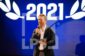 2021-10-24 - Allan Mcnish (grb), Awards ceremony during the 2021 4 Hours of Portimao, 5th round of the 2021 European Le Mans Series, from October 21 to 24, 2021 on the Algarve International Circuit, in Portimao, Portugal - 2021 4 HOURS OF PORTIMAO, 5TH ROUND OF THE 2021 EUROPEAN LE MANS SERIES - ENDURANCE - MOTORS