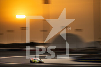 2021-10-29 - 98 Dalla Lana Paul (can), Farfus Augusto (bra), Gomes Marcos (bra), Aston Martin Racing, Aston Martin Vantage AMR, action during the 6 Hours of Bahrain, 5th round of the 2021 FIA World Endurance Championship, FIA WEC, on the Bahrain International Circuit, from October 28 to 30, 2021 in Sakhir, Bahrain - 6 HOURS OF BAHRAIN, 5TH ROUND OF THE 2021 FIA WORLD ENDURANCE CHAMPIONSHIP, FIA WEC - ENDURANCE - MOTORS