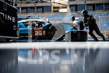 2021-10-30 - 36 Negrao Andre (bra), Lapierre Nicolas (fra), Vaxiviere Matthieu (fra), Alpine Elf Matmut, Alpine A480 - Gibson, action pistop, pitlane, during the 6 Hours of Bahrain, 5th round of the 2021 FIA World Endurance Championship, FIA WEC, on the Bahrain International Circuit, from October 28 to 30, 2021 in Sakhir, Bahrain - 6 HOURS OF BAHRAIN, 5TH ROUND OF THE 2021 FIA WORLD ENDURANCE CHAMPIONSHIP, FIA WEC - ENDURANCE - MOTORS