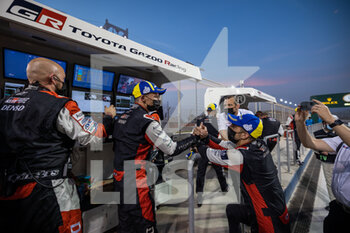 2021-10-30 - Conway Mike (gbr), Toyota Gazoo Racing, Toyota GR010 - Hybrid, portrait Buemi Sébastien (swi), Toyota Gazoo Racing, Toyota GR010 - Hybrid, portrait celebration of joy for Toyota Gazoo Racing, Toyota GR010 - Hybrid, action during the 6 Hours of Bahrain, 5th round of the 2021 FIA World Endurance Championship, FIA WEC, on the Bahrain International Circuit, from October 28 to 30, 2021 in Sakhir, Bahrain - 6 HOURS OF BAHRAIN, 5TH ROUND OF THE 2021 FIA WORLD ENDURANCE CHAMPIONSHIP, FIA WEC - ENDURANCE - MOTORS